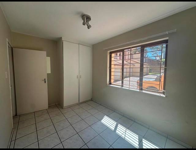 2 BEDROOM APARTMENT FOR SALE IN RANDBURG CENTRAL